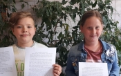 Alicja Jaroszewicz i Piotr Pawlak ze swoimi pracami