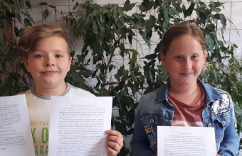 Alicja Jaroszewicz i Piotr Pawlak ze swoimi pracami