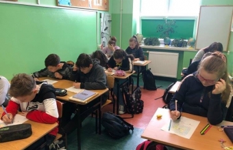 Uczniowie kl. V Szkolny Dzien Ortografii 1