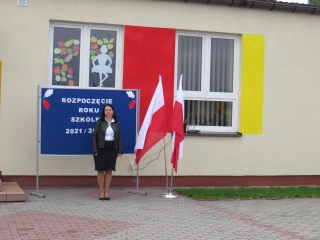 Uczniowie podczas rozpoczęcia roku szkolnego 2021/2022
