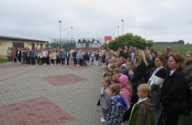 Uczniowie podczas rozpoczęcia roku szkolnego 2021/2022