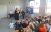 Uczniowie podczas audycji muzycznej