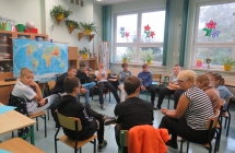 Uczniowie klasy V podczas warsztatow Profilaktyka zachowan agresywnych. Rozwiazywanie konfliktow rowiesniczych.