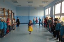 Udzial uczniow SP w Milaczewie w akcji Dzien Postaci z Bajek (7)