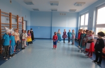 Udzial uczniow SP w Milaczewie w akcji Dzien Postaci z Bajek (14)