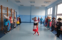 Udzial uczniow SP w Milaczewie w akcji Dzien Postaci z Bajek (12)