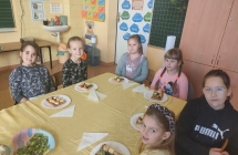 Uczniowie SP w Milaczewie bioracy udzial w akcji Sniadanie Daje Moc (5)