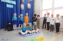 Dzieci z oddzialu przedszkolnego podczas wystepow z okazji Dnia Czystego Powietrza (6)