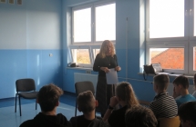 Uczniowie klasy VI i VII podczas spotkania z kuratorem sadowym (1)