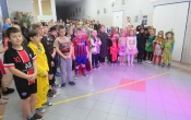 Uczniowie Szkoly Podstawowej w Milaczewie podczas balu karnawalowego (2)