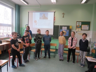 Uczniowie klasy 3 podczas realizacji Narodowego Programu Rozwoju Czytelnictwa (11)