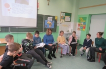 Uczniowie klasy 3 podczas realizacji Narodowego Programu Rozwoju Czytelnictwa (8)
