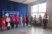 Uroczystosc pasowania na czytelnika uczniow klasy pierwszej 2023 (6)