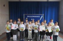 Uroczystosc pasowania na czytelnika uczniow klasy pierwszej 2023 (9)