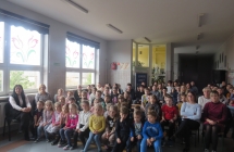 Uroczystosc pasowania na czytelnika uczniow klasy pierwszej 2023 (13)