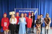 Uroczystosc pasowania na czytelnika uczniow klasy pierwszej 2023 (7)