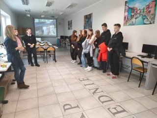 Uczniowie klasy VIII SP w Milaczewie podczas Wieczoru Nauki w ZSR CKP Kaczki Srednie (12)