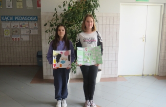 Uczennice klasy VI  biorae udzial w konkursie Palic, nie palic oto jest pytanie.
