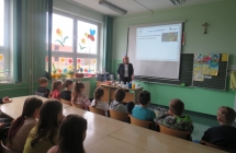 Uczniowie klas I-VI podczas warsztatow ekologicznych (10)