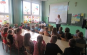 Uczniowie klas I-VI podczas warsztatow ekologicznych (6)