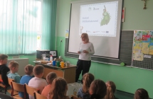 Uczniowie klas I-VI podczas warsztatow ekologicznych (7)