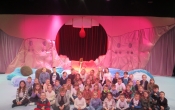Dzieci z oddzialu przedszkolnego oraz uczniowie klas I-III podczas wycieczki do teatru (2)