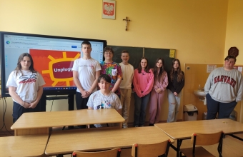 Uczniowie klasy 8 podczas realizacji programu Unplugged