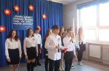 Uczniowie Szkoly Podstawowej w Milaczewie podczas apelu z okazji Swieta Konstytucji 3 Maja (4)
