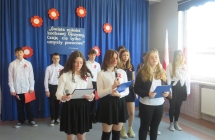 Uczniowie Szkoly Podstawowej w Milaczewie podczas apelu z okazji Swieta Konstytucji 3 Maja (5)