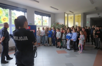 Uczniowie SP w Milaczewie podczas spotkania z policjantem (2)