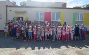 Dzieci z oddzialu przedszkolnego oraz uczniowie klas I-VIII podczas Tygodnia dbania o relacje (25)