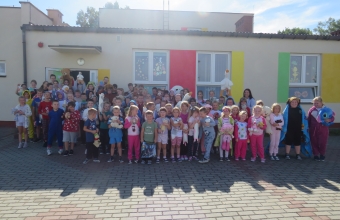 Dzieci z oddzialu przedszkolnego oraz uczniowie klas I-VIII podczas Tygodnia dbania o relacje (25)
