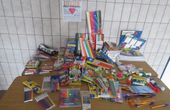 Udzial uczniow SP w Milaczewie w akcji charytatywnej Kredkobranie (2)