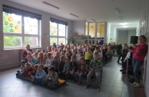 Uczniowie SP w Milaczewie podczas apelu z okazji Dnia Papieza (2)