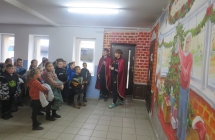 Dzieci z oddzialu przedszkolnego oraz uczniowie klas I-III podczas wycieczki do Gniezna (2)