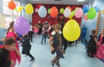 Bal karnawalowy dzieci z oddzialu przedszkolnego oraz uczniowie klas I-III (9)