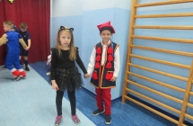 Bal karnawalowy dzieci z oddzialu przedszkolnego oraz uczniowie klas I-III (6)