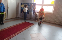 Uczniowie SP w Milaczewie podczas wystepu cyrkowego (21)
