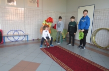 Uczniowie SP w Milaczewie podczas wystepu cyrkowego (20)