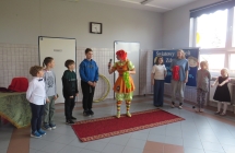 Uczniowie SP w Milaczewie podczas wystepu cyrkowego (18)
