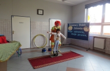 Uczniowie SP w Milaczewie podczas wystepu cyrkowego (16)