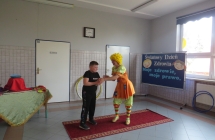 Uczniowie SP w Milaczewie podczas wystepu cyrkowego (9)