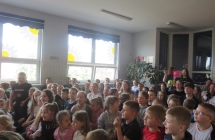 Uczniowie SP w Milaczewie podczas wystepu cyrkowego (4)