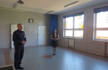 Uczniowie klas IV-VIII podczas spotkania z policjanetem (1)