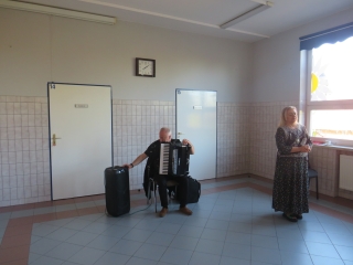 Uczniowie SP w Milaczewie podczas kwietniowej audycji muzycznej (1)