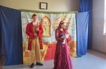 Dzieci z oddzialu przedszkolnego oraz uczniowie klasy I-VIII podczas teatrzyku Spiaca krolewna (7)