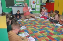 Dzieci z oddzialu przedszkolnego oraz uczniowie I-III podczas warsztatow Moc Rozwoju Mozgu (12)