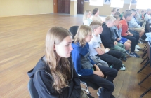 Uczniowie klas IV-VI SP Milaczew podczas spotkania z autorem  (3)