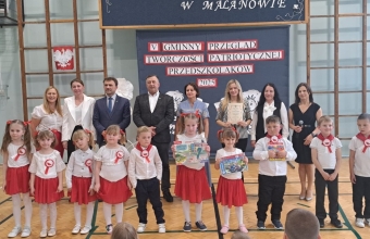 103-kolorowanka-laurka-na-dzie-mamy