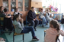 Uczniowie podczas warsztatow radzenie sobie z emocjami (6)
